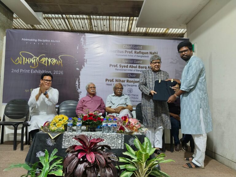 এবার ঢাকার গ্যালারিতে খুলনার অনিন্দ্যপ্রাক্তনেরা